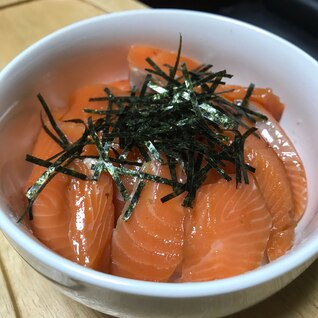 簡単！めんつゆでサーモン漬け丼！どの魚でもok！